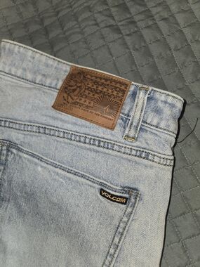 Volcom Womens's Light Wash Denim Jeans - Plus Size 18 Vorta Slim Straight Leg